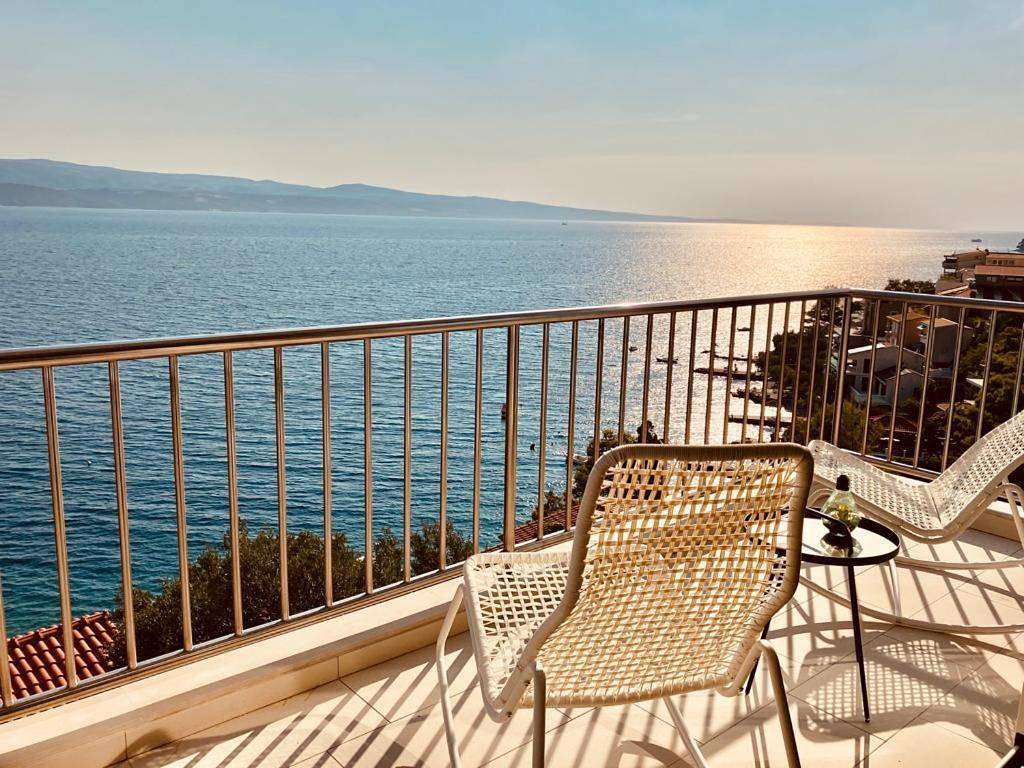 Blue Beach Villa with Bbq, Wifi and Stunning View in Céline, Omiš-Riviera