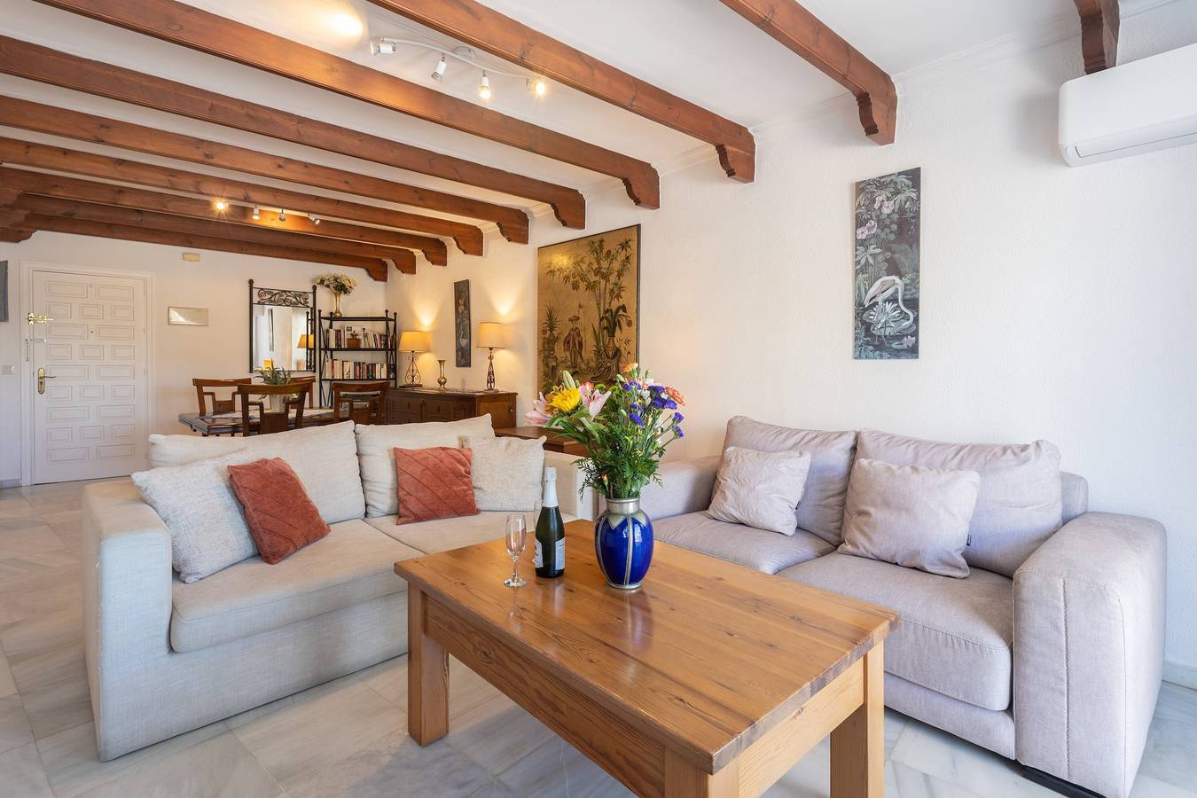 Entire apartment, Comfortable Apartment at Yacht Club with Sea View, Wi-Fi, and Air Conditioning in Marbella Centre, Marbella