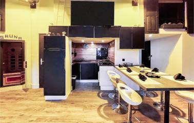 Vacation Apartment for 10 Guests in Saint-Bonnet-le-Château, Massif Central, Picture 3