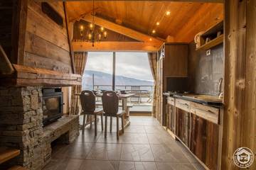 Chambre d’hôte pour 4 personnes, avec vue sur le lac et terrasse dans Parc naturel régional du Massif des Bauges
