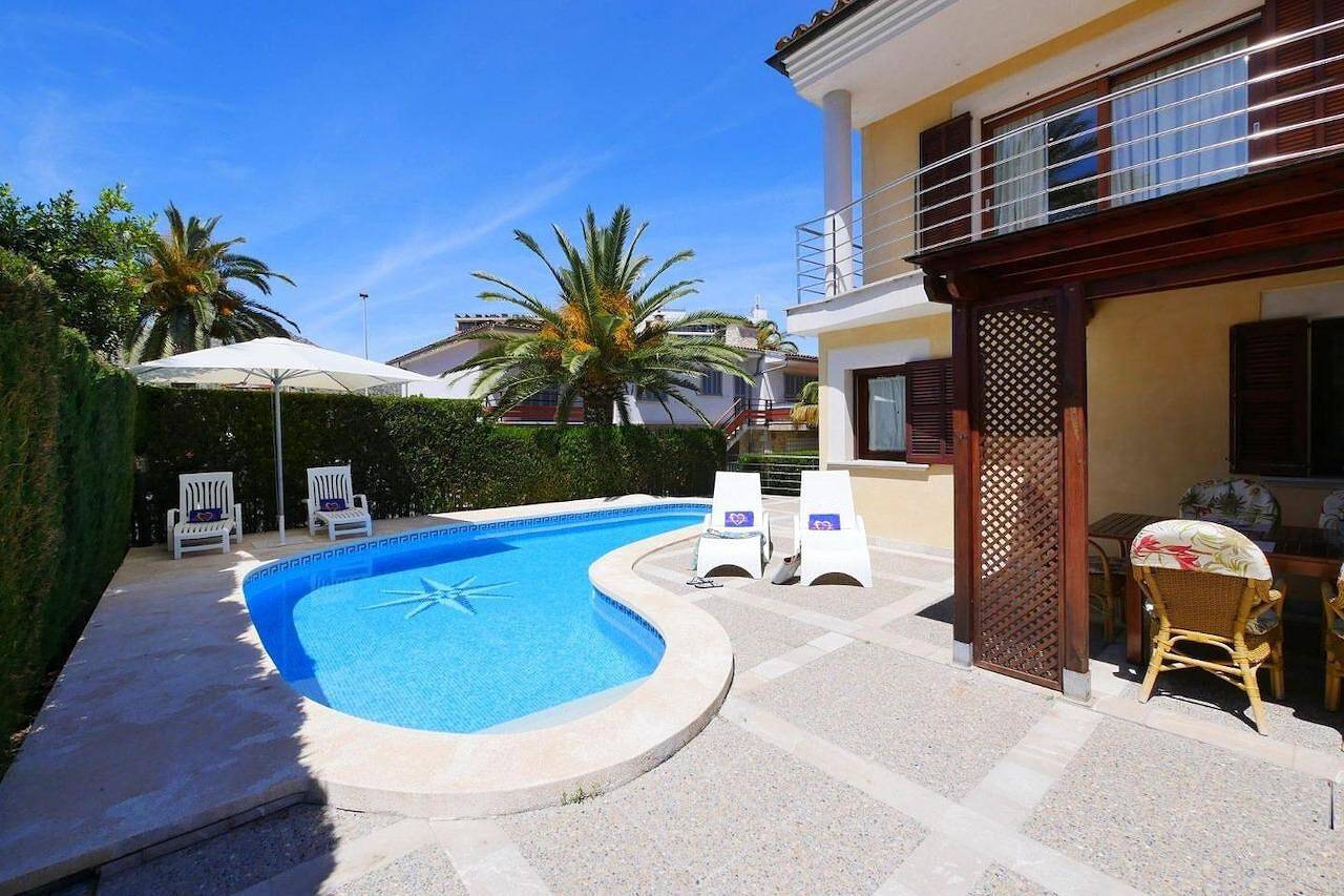 Villa „Northern Star“ nahe Strand mit Pool, Wlan, Klimaanlage, Terrasse & Garten in Playa de Alcúdia, Alcúdia