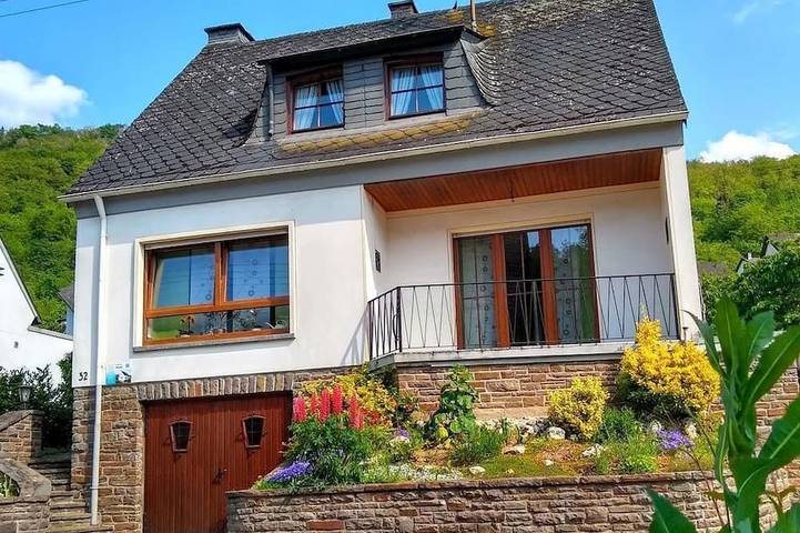 Ferienhaus für 6 Personen, mit Balkon und Garten