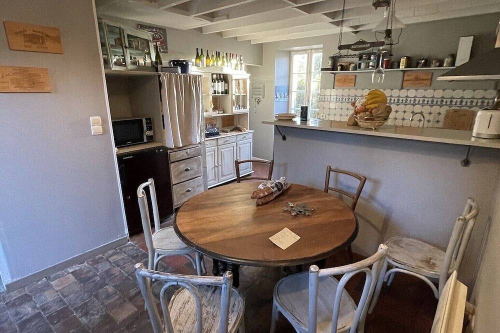 18th century stone house in the heart of the D-Day landing beaches in Ver-sur-Mer, Côte de Nacre