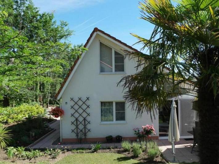 Location de vacances pour 6 personnes, avec terrasse ainsi que jardin et piscine à Daumazan-sur-Arize - 3