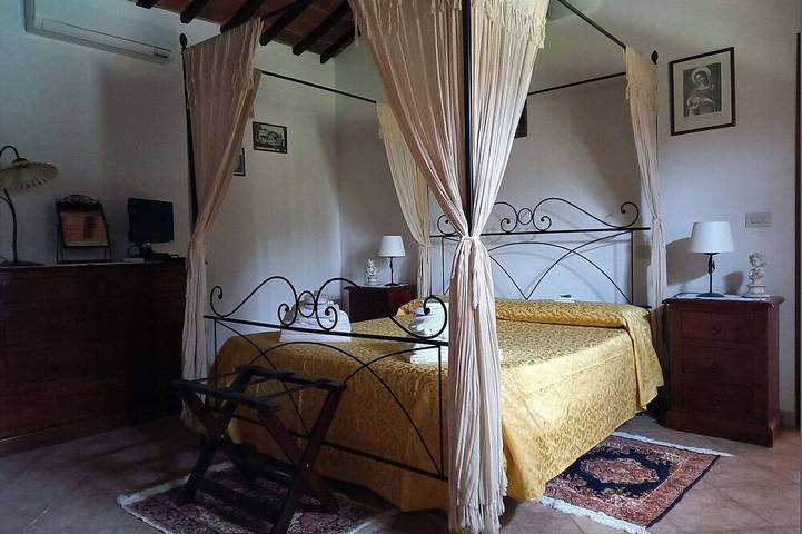 Alleinstehendes Ferienhaus mit Klimaanlage,  W-Lan, privatem Pool, Tv, Innenhof, Panoramablick in Cortona, Arezzo Provinz