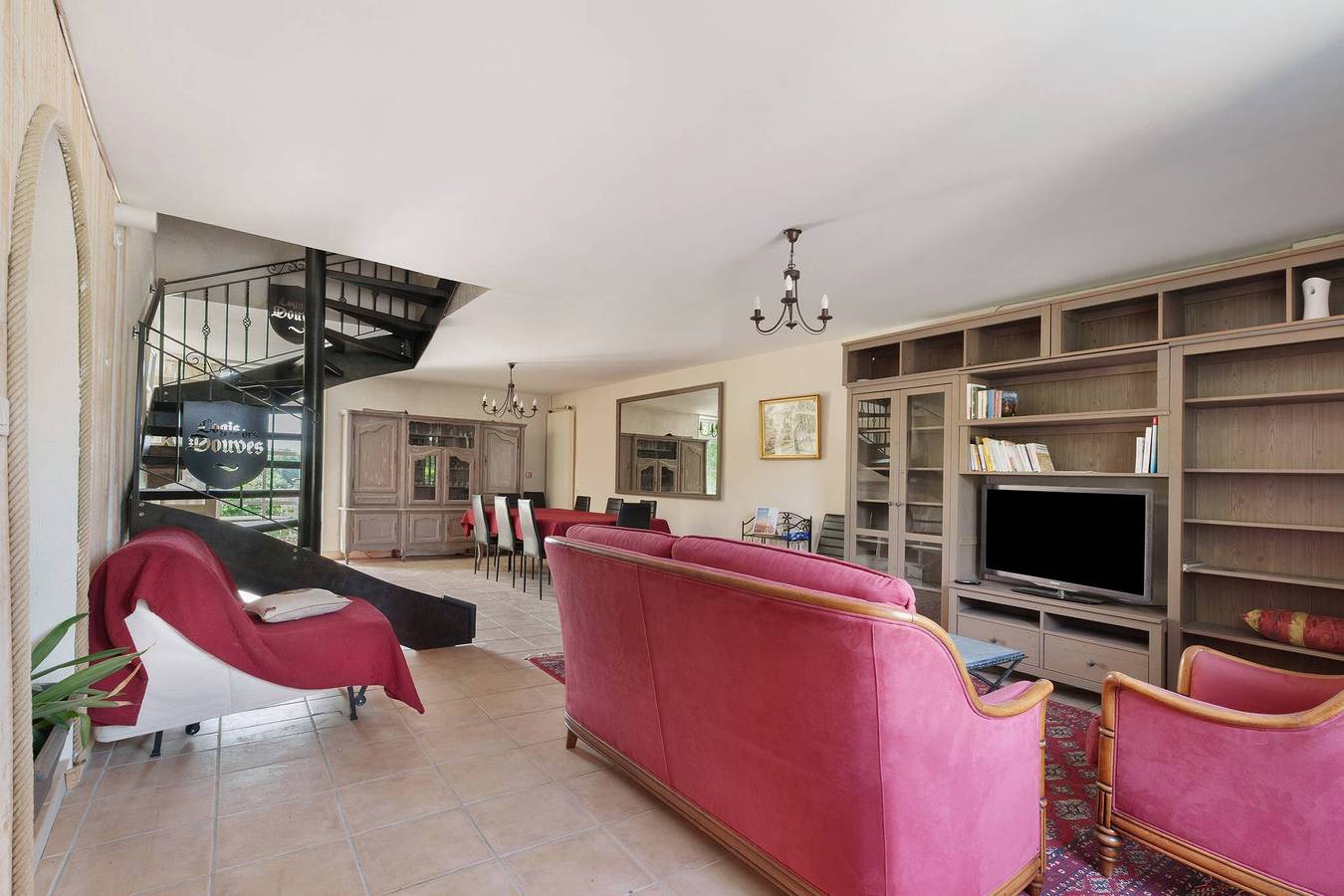Le Logis des Douves – Gîte „Le Teiphalien“ mit privater Terrasse, Garten & Wlan in Tiffauges, Loire-Tal