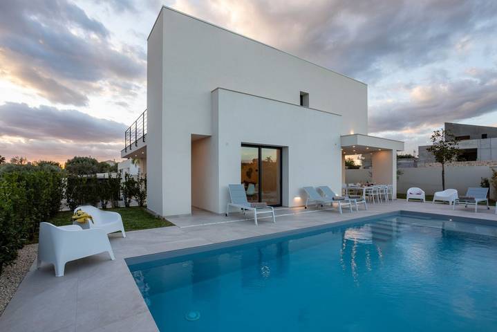 Apartamento de vacaciones para 8 personas, con jardín además de balcón y piscina - 1