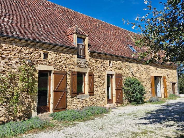 Location de vacances pour 11 personnes, avec jardin et vue ainsi que terrasse et piscine, animaux acceptés à Jayac - 3