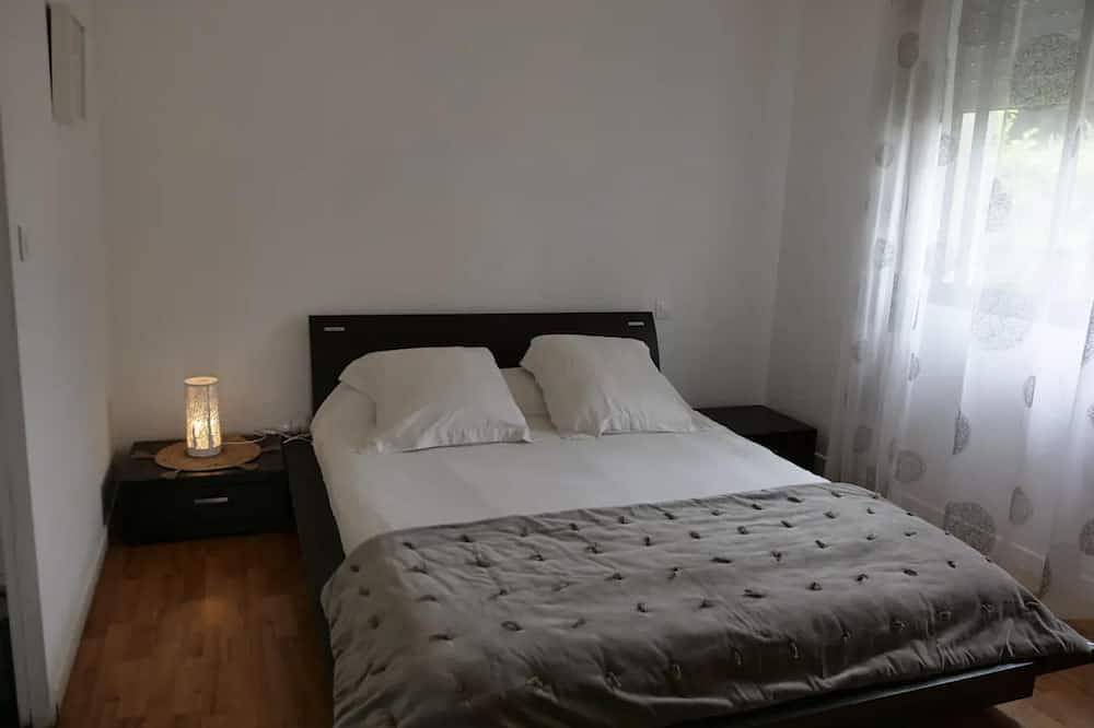 Ganze Wohnung, Fully self-contained apartment with large garden in Pau, Béarn