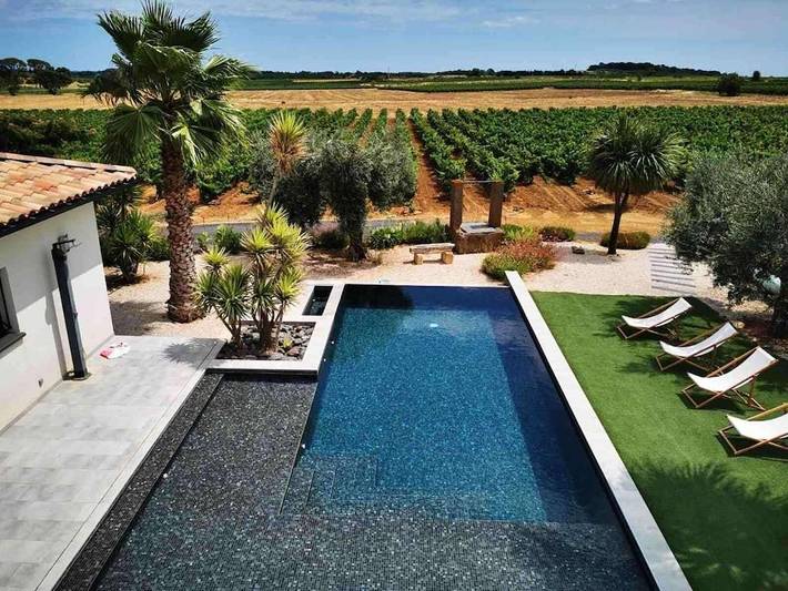 Villa pour 8 personnes, avec terrasse ainsi que vue et piscine