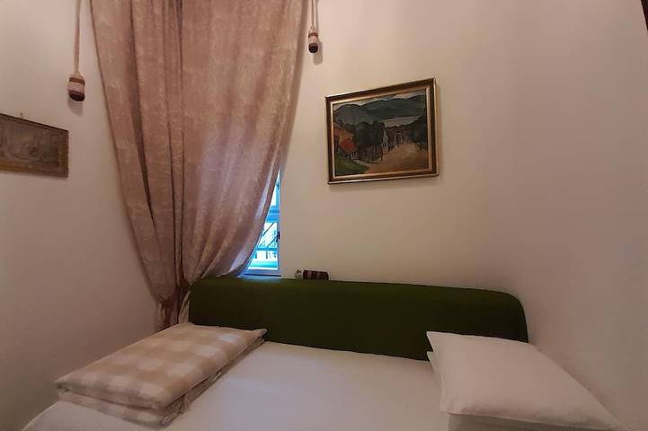 Ganze Wohnung, Artsu Donau Flussblick 2 Schlafzimmer topfloor individuell gestaltete Kunst Wohnung + Ac in Budapest, Danube-Ipoly National Park