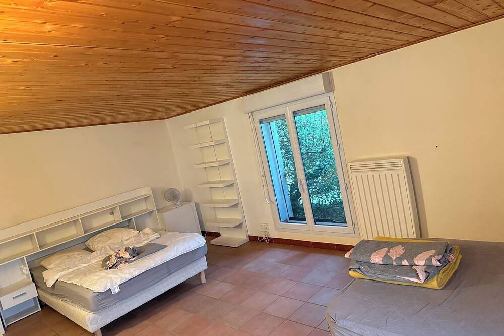 Quiet guest house in the heart of the village of Barjols Billiards Baby jacuzzi Pets in Barjols, Brignoles Region