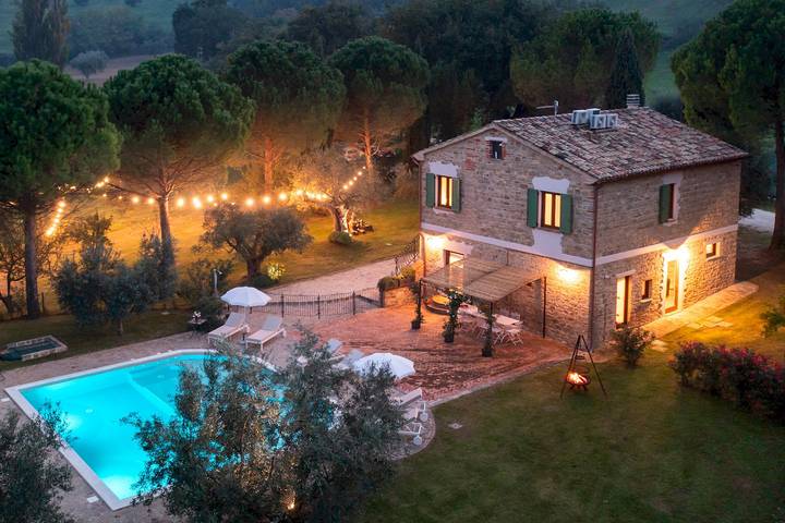 Ferienhaus für 9 Personen, mit Garten in Cingoli