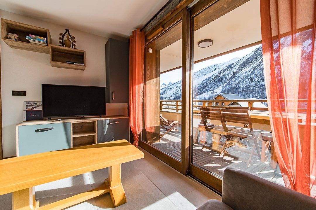 Appartement de vacances entier, Bel appartement Haut de Gamme 6 personnes avec deux terrasses ensoleillées au coeur du village in Saint-Sorlin-d'Arves, Région de Saint-Jean-de-Maurienne