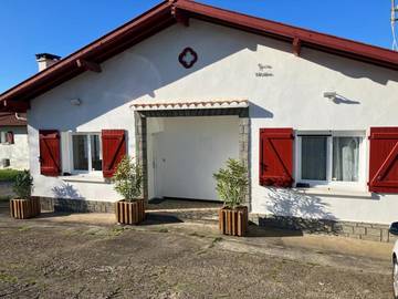 Gîte pour 4 personnes, avec jardin et vue à Bardos