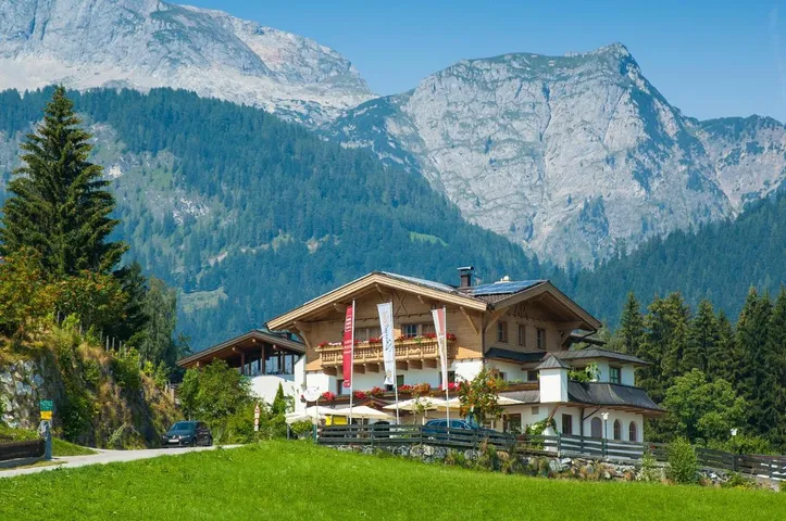 Hotel para 5 personas, con vistas además de sauna y terraza - 1