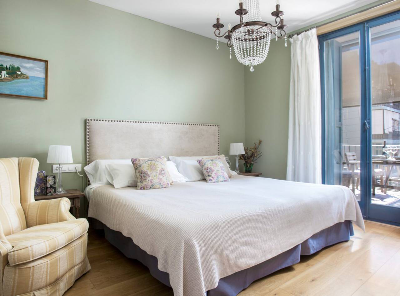 Entire apartment, Style Exclusive apartment with views to Casa Mila in Barcelona Centre, Barcelona