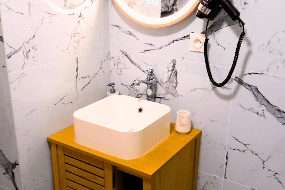 Ganze Wohnung, Le Petit Riad la chapelle in Paris, Ile de France