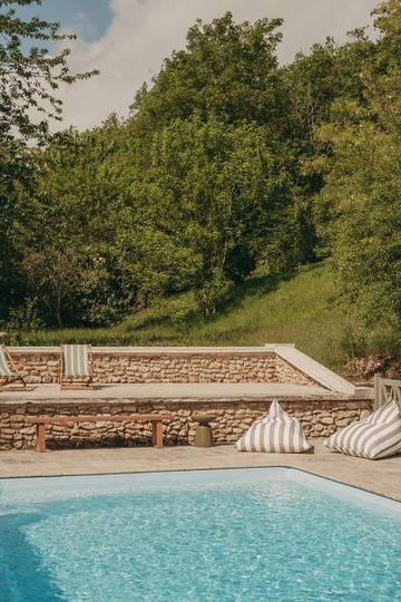 Cottage pour 32 personnes, avec jacuzzi ainsi que piscine et jardin à Chalo-Saint-Mars