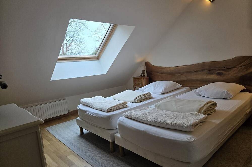 Farmhouse in  French countryside, long stays only, 1 hour 15 minutes from Paris in Château-Landon, Seine-et-Marne