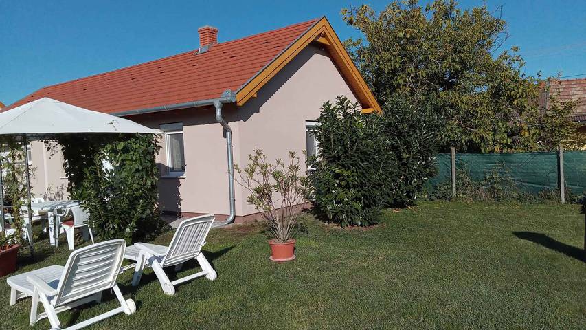 Casa vacacional con aire acondicionado y ducha de hidromasaje in Balatonberény, Orilla sur del lago Balaton