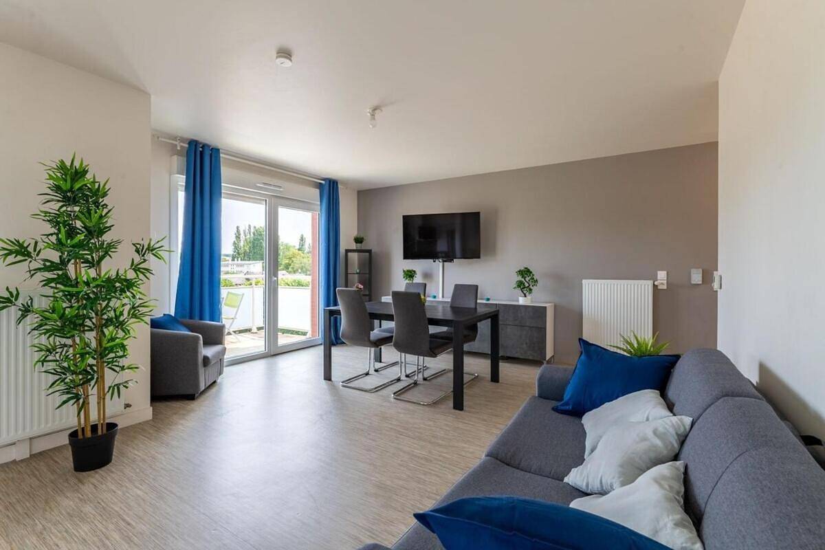 Appartement entier, Deluxe One-Bedroom Apartment with City View in Louviers, Région de Les Andelys