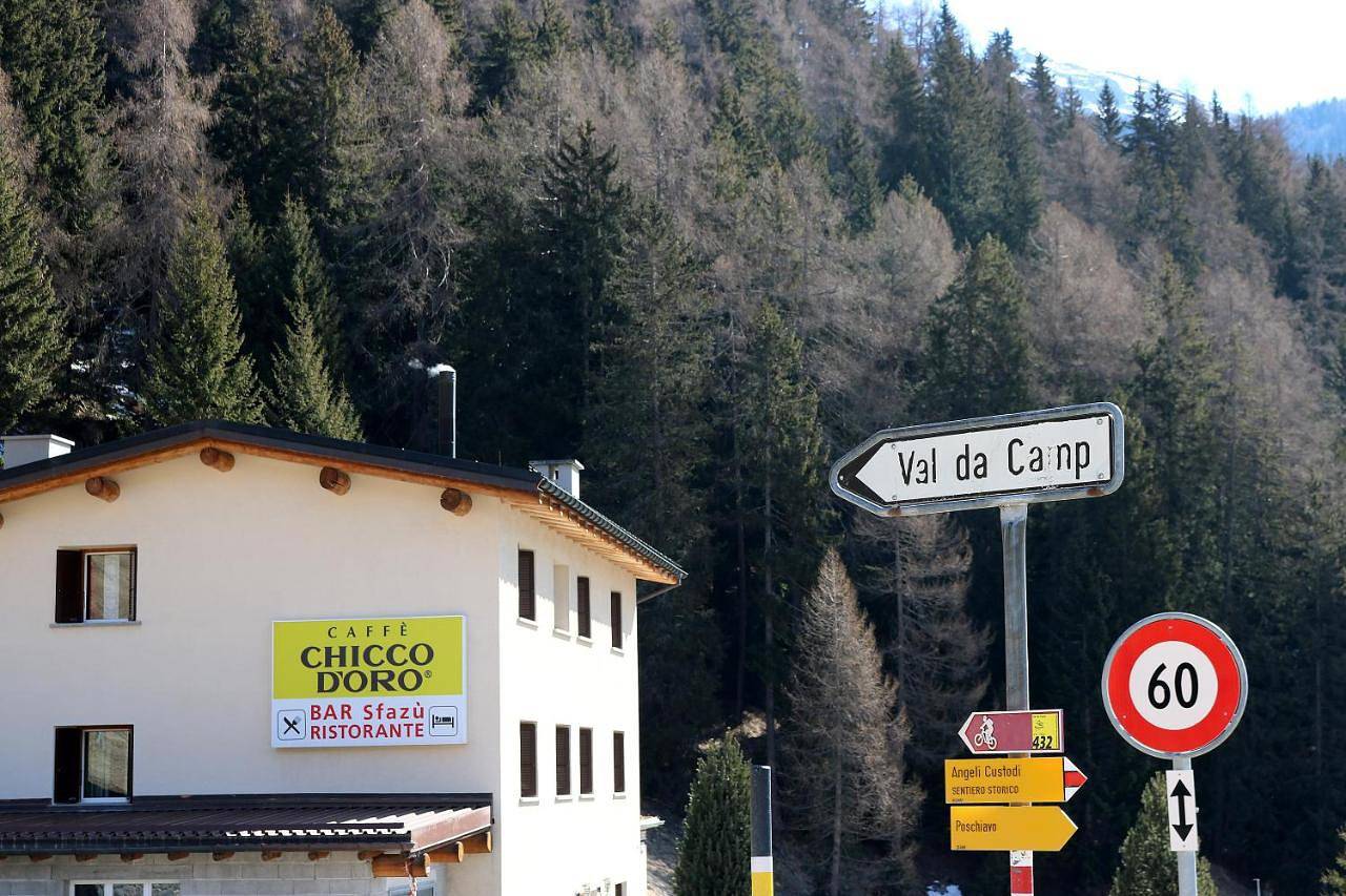 Twin Room with Private Bathroom in Poschiavo, Livigno Alpen