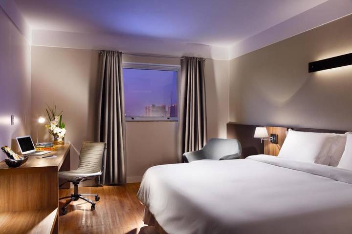 Pousadas para 2 pessoas, com jardim e terraço e ainda piscina em Cuiabá