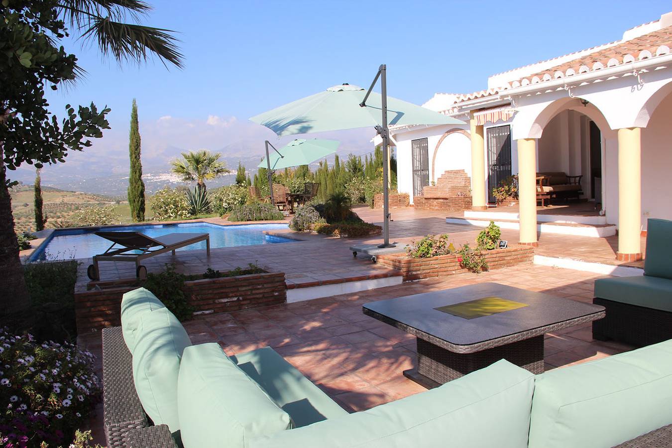 Villa 'Serenidad' with Mountain View, Pool, Wi-Fi and Air Conditioning in Cútar, Málaga Province