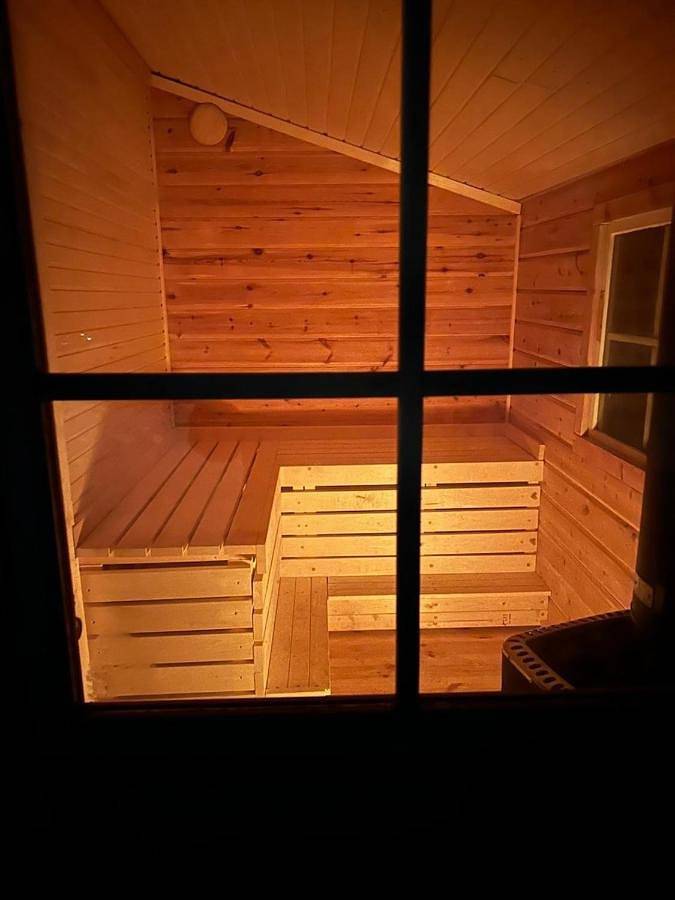 Log Cabin with hot-tub & Sauna, secluded location in Ryd, Kronoberg