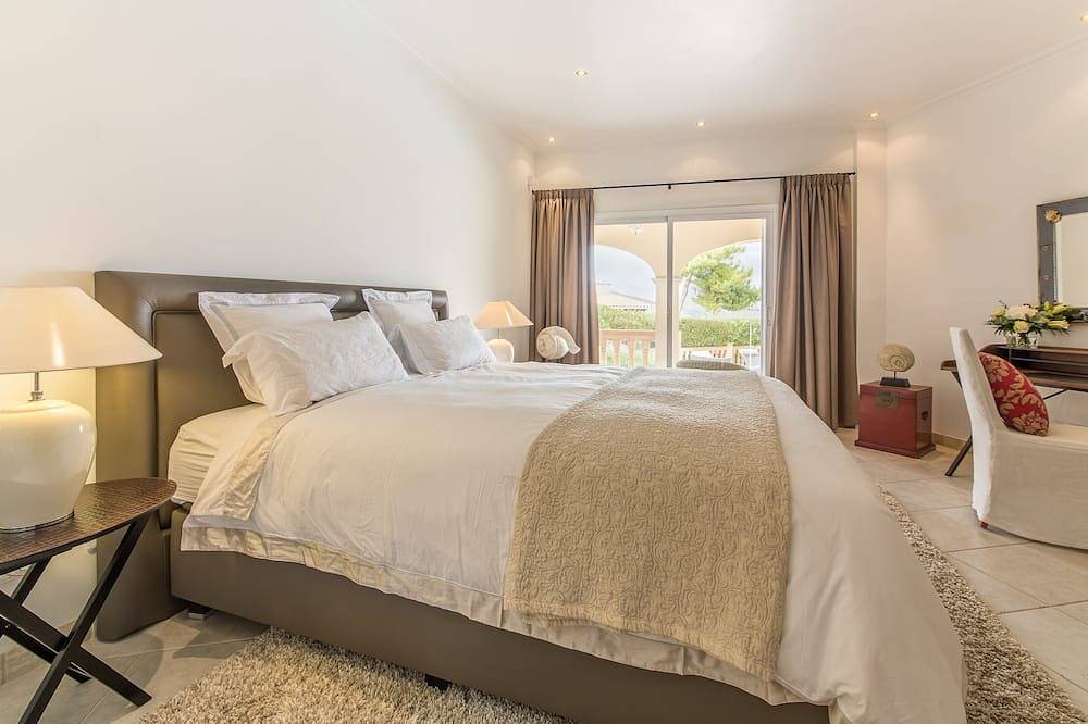 Luxusvilla mit Privatpool und schöner Aussicht auf die Bucht in Santa Ponsa in Santa Ponsa, Calvià