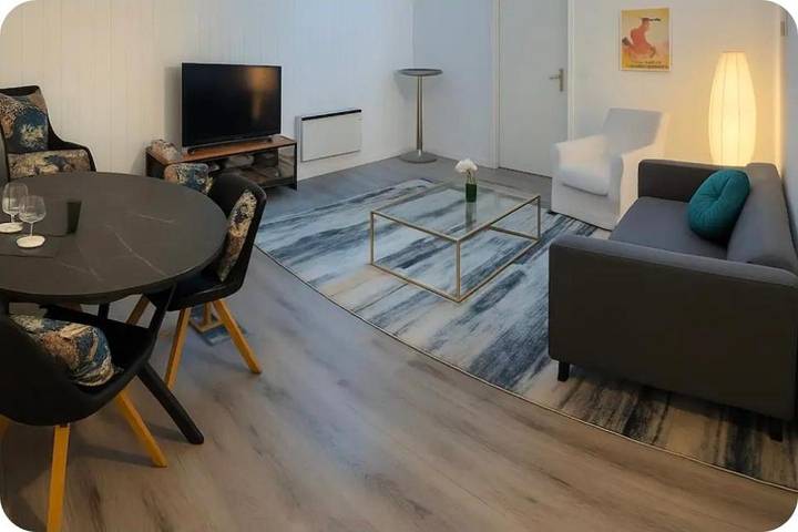 Gîte pour 3 personnes, avec vue ainsi que vue sur le lac et jardin dans Etoy - 3