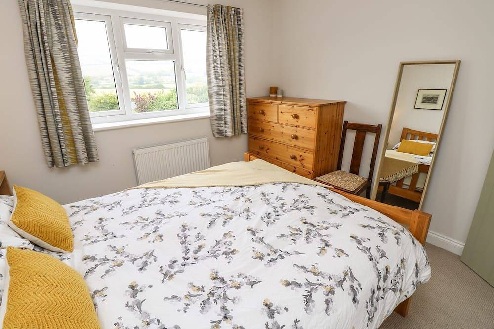 Frosthill Cottage, pet friendly, with open fire in Carisbrooke in Newport (Isla de Wight), Isla de Wight