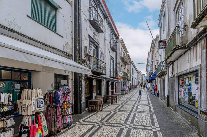 Ganze Wohnung, Ferienwohnung für 6 Personen mit Terrasse in São Miguel Island, Ponta Delgada