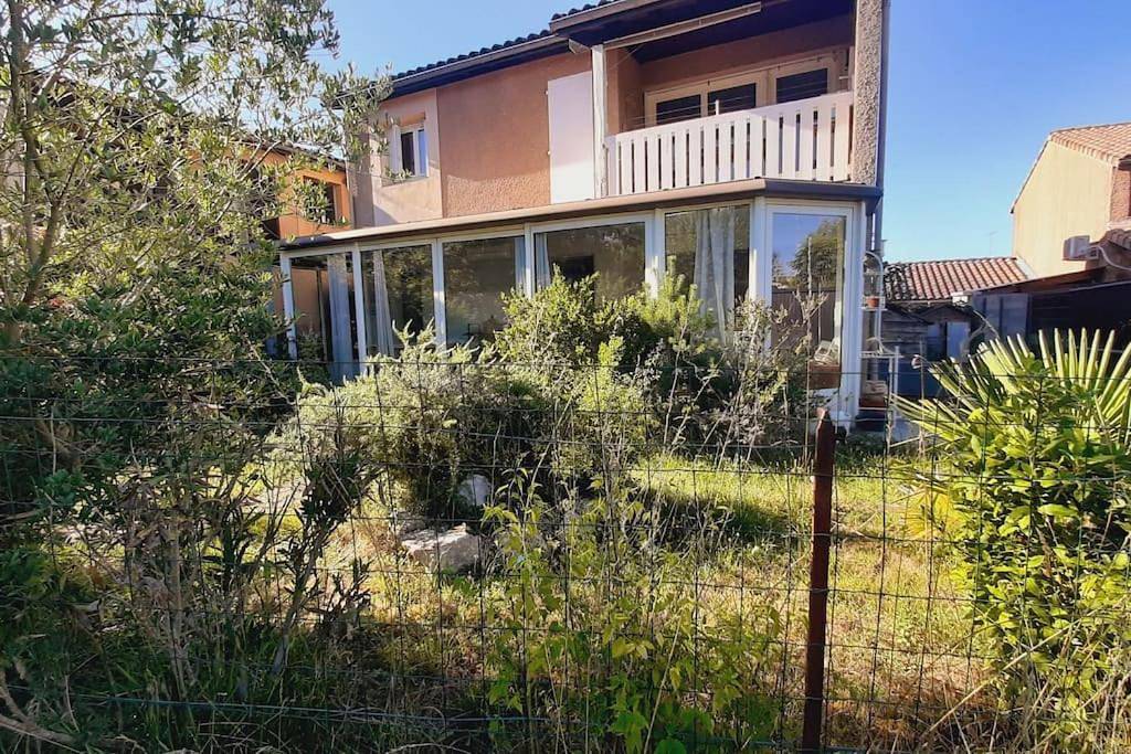 Appartement entier, La maison bleue de Doudou - coeur de village in Castéra-Verduzan, Gers
