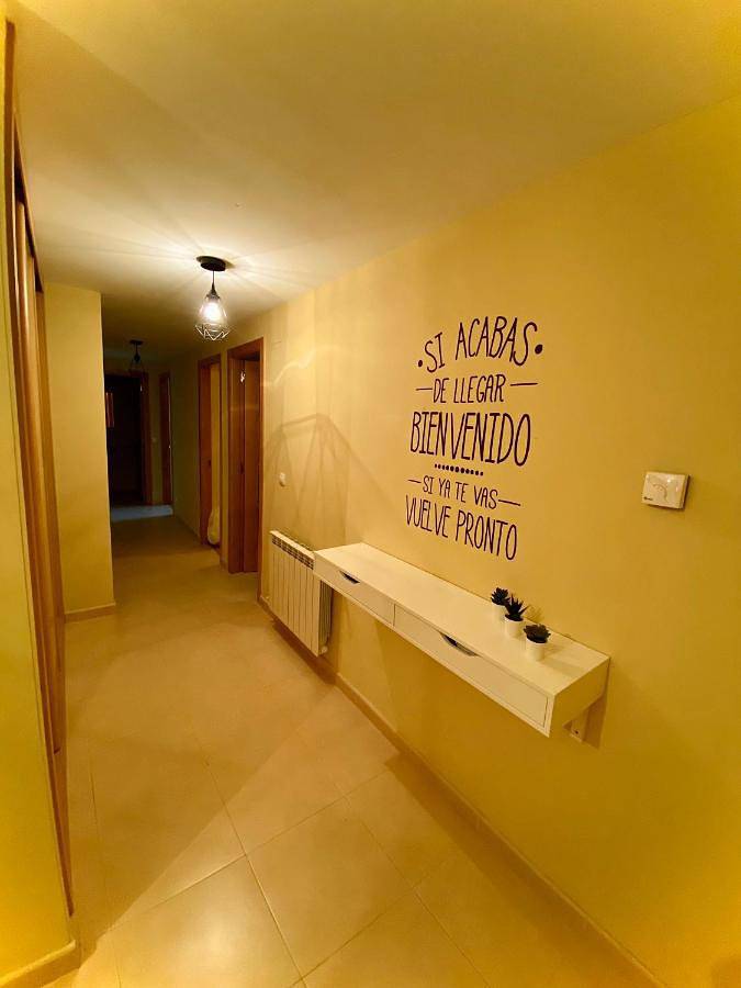 Apartamento para 4 personas, con Balcón además de Terraza y Vistas en Sarria