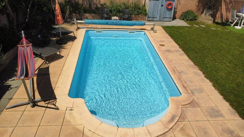 Chambre d’hôte pour 2 personnes, avec terrasse ainsi que piscine et jardin