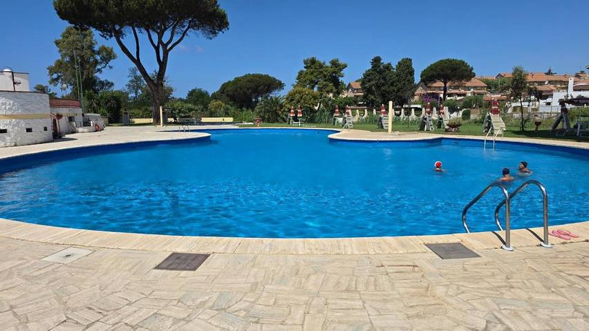 Villa per 9 persone, con piscina e terrazza a Ardea