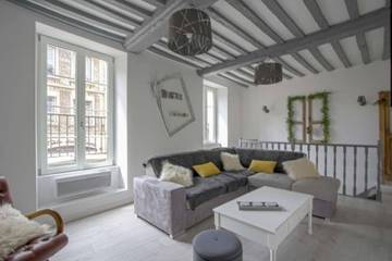 Gîte pour 10 personnes, avec terrasse dans Office De Tourisme De Bayeux