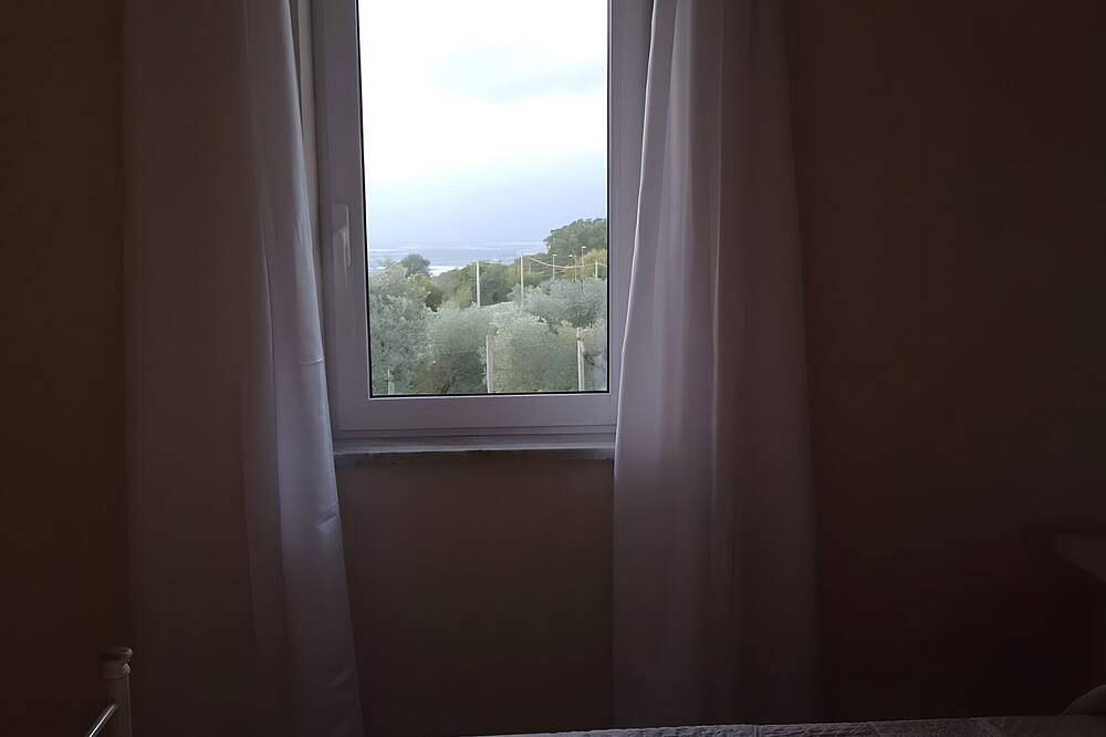 Entire apartment, Room 'La Fiesta' with Sea View, Wi-Fi and Air Conditioning in Capaccio, Cilento