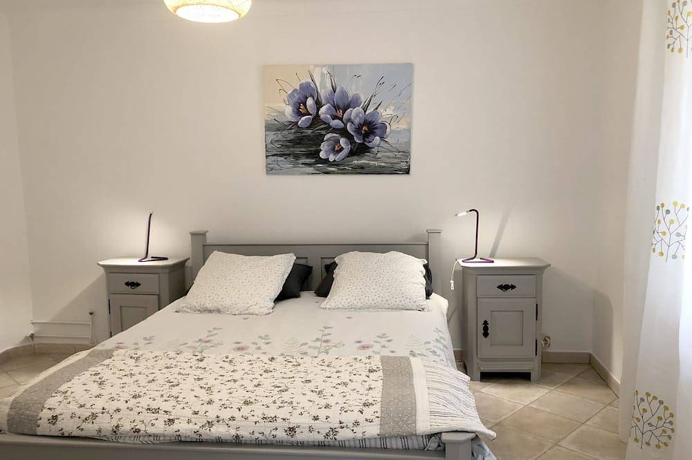 Casa de carácter en Robion 35 m² para 2 a 3 personas con piscina compartida in Robion, Parque natural regional del Luberon