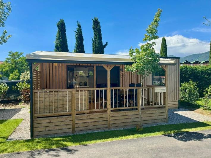Camping pour 6 personnes, avec Terrasse et Jardin ainsi que Bassin pour enfant et Piscine à Bergame