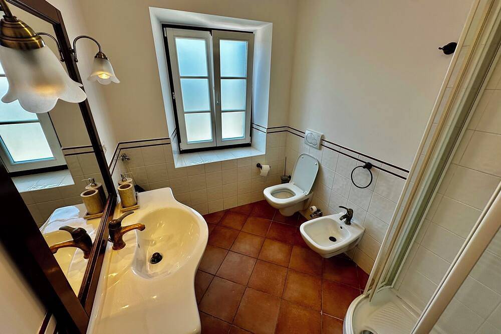 Ganze Wohnung, La Torre - Appartamento quadrilocale al piano attico in stile rustico in Leifers, Südtirol