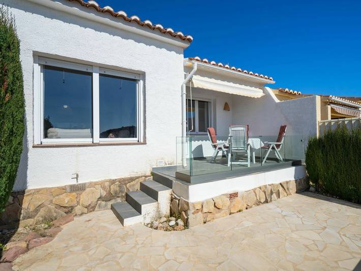 Ferienhaus für 4 Personen, mit Terrasse und Garten sowie Pool in Poble Nou de Benitatxell - 2