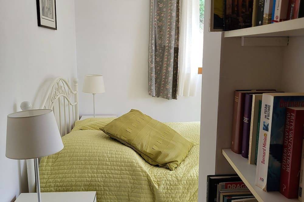 At the foot of the Gorges du Verdon air-conditioned villa with waterfall pool in Draguignan, Draguignan region