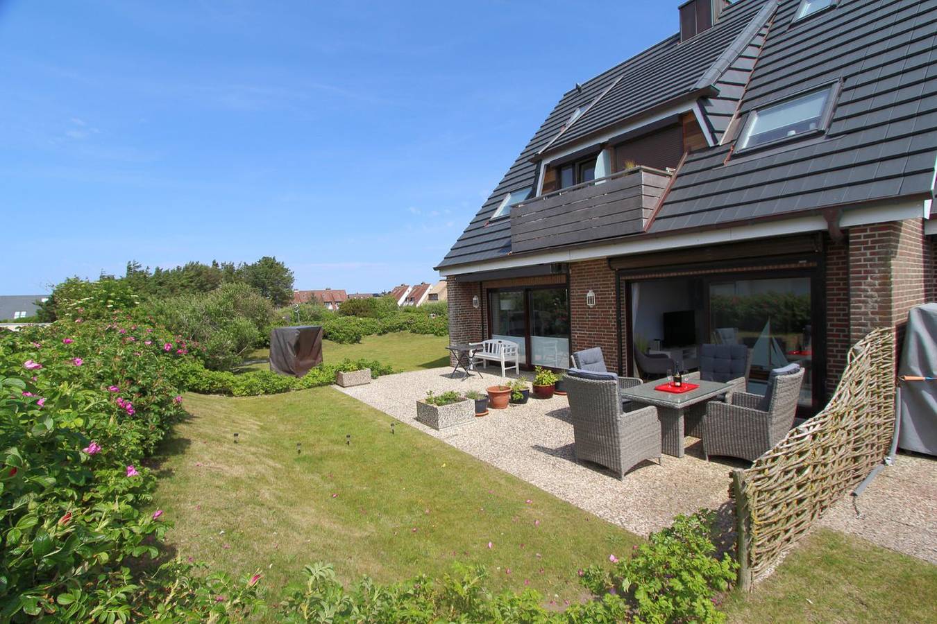 Ganze Wohnung, Schöne Ferienwohnung für 4 Personen am Rande der naturgeschützten Heidefläche in Wenningstedt, Sylt