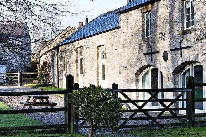 Holiday rental for 16 people, with terrace and garden, with pets in Ashford in the Water