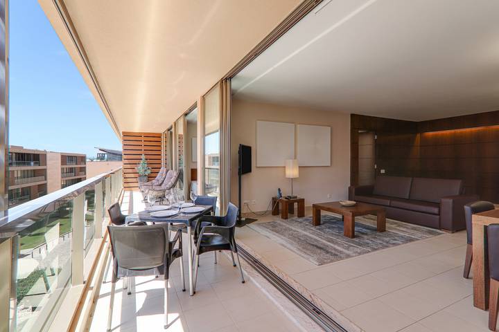 Apartamento inteiro, Apartamento Salgados 12C com Piscina, Wi-Fi, A/C, Varanda & Jardim in Guia, Distrito de Faro