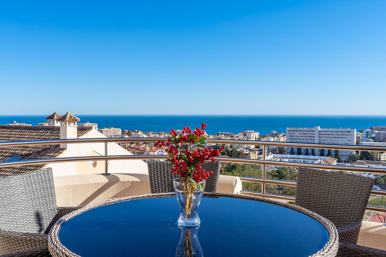 Apartamento entero, Duplex penthouse with 4 bedrooms and stunning sea views in Arroyo de La Miel, Benalmádena