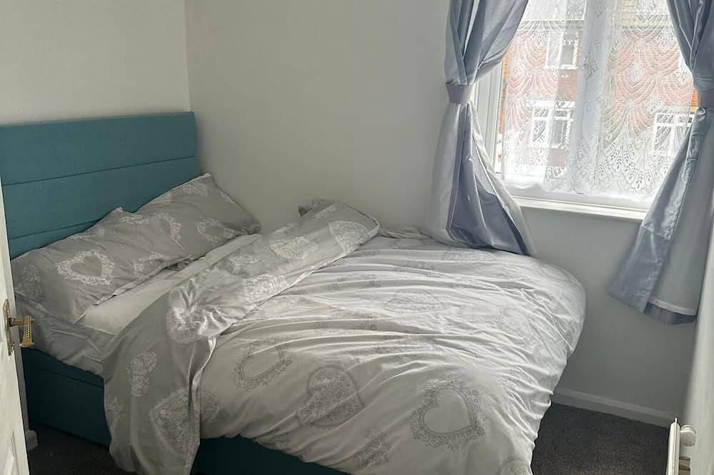 Cosy room in a beautiful country homeof historic Colchester, Uk in Colchester, Essex